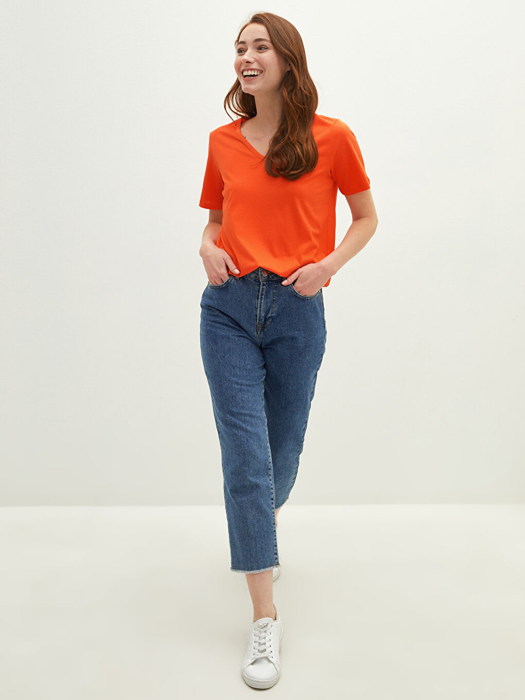 Mercan V Yaka Düz Kısa Kollu Kadın Tişört-2