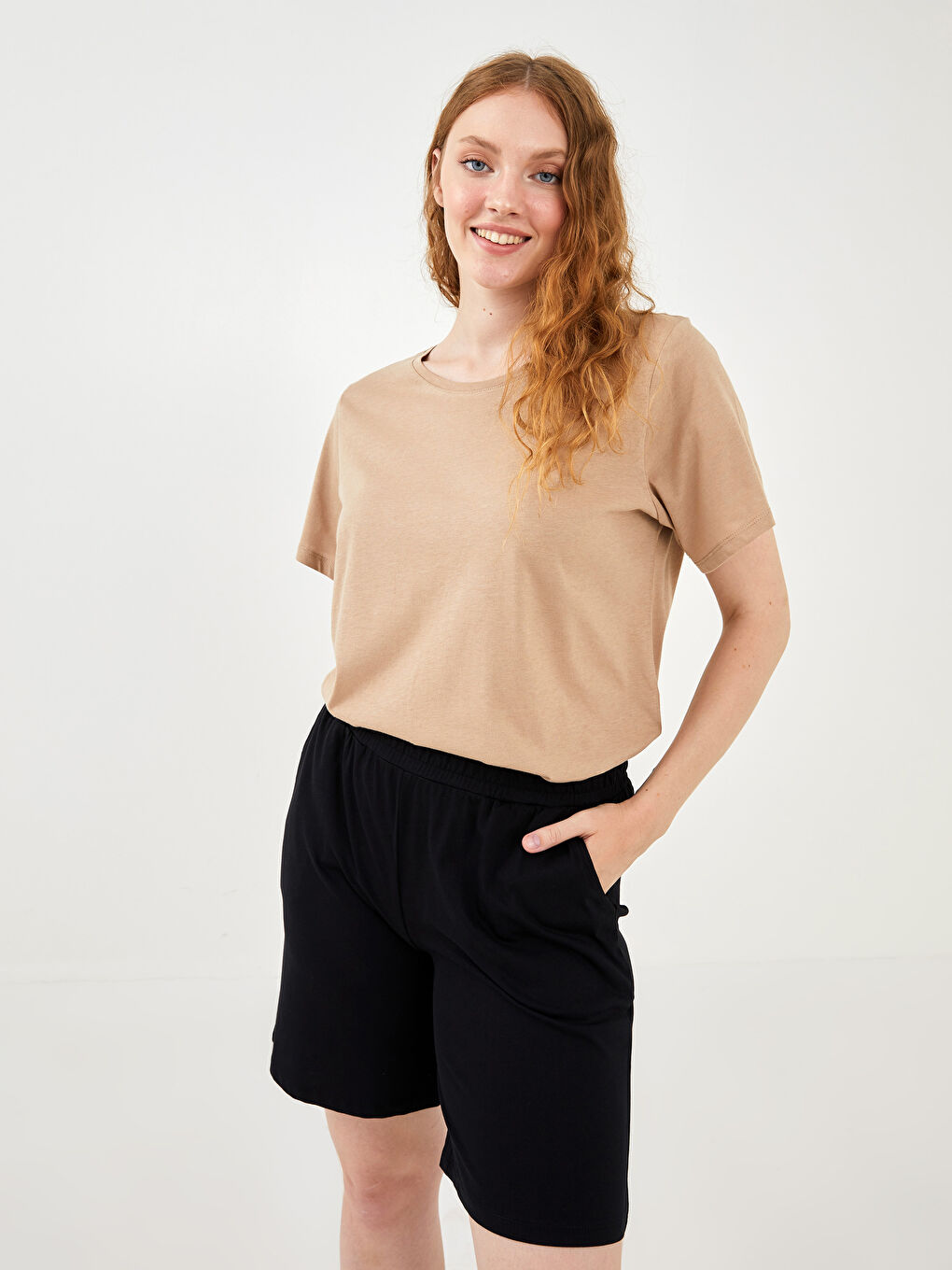 LC WAIKIKI Bermuda-Shorts für Damen in großen Größen mit flachen Taschen und elastischem Bund -S1LG25Z8-CVL