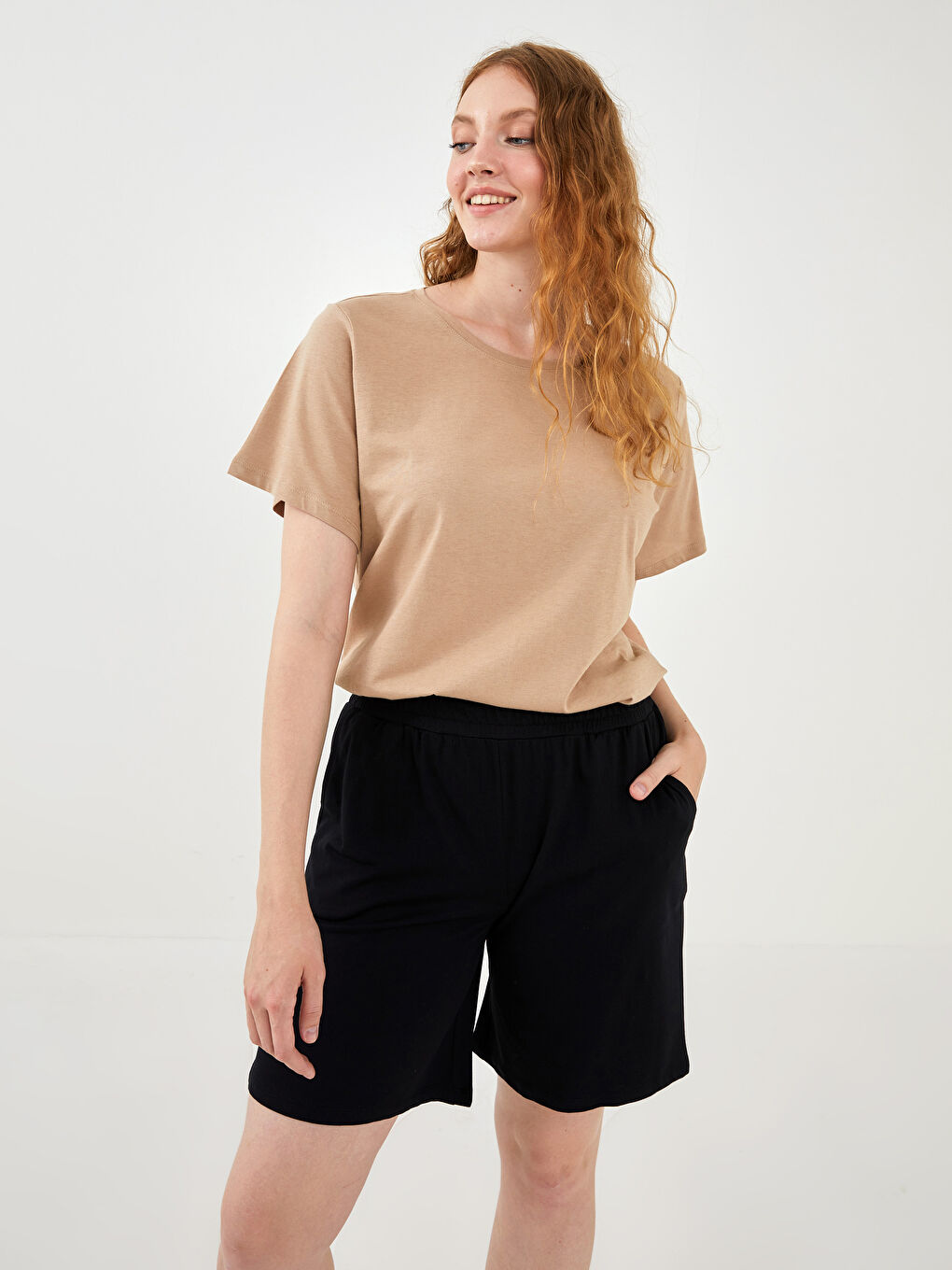 LC WAIKIKI Bermuda-Shorts für Damen in großen Größen mit flachen Taschen und elastischem Bund -S1LG25Z8-CVL