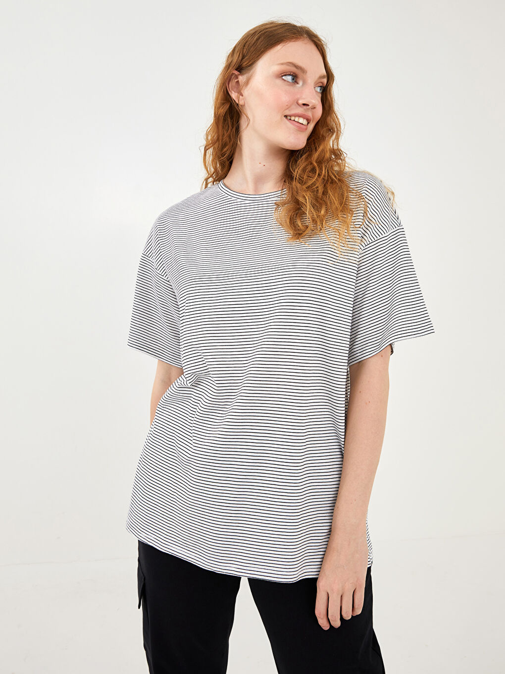 Siyah Büyük Beden Bisiklet Yaka Çizgili Kısa Kollu Kadın Tişört-2