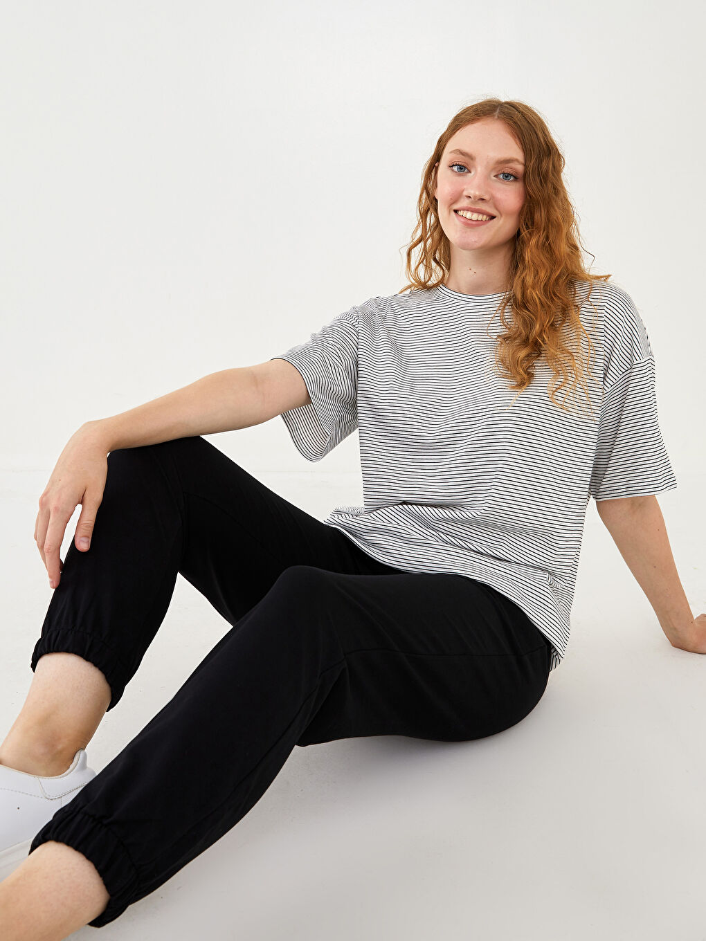 Siyah Büyük Beden Bisiklet Yaka Çizgili Kısa Kollu Kadın Tişört-3