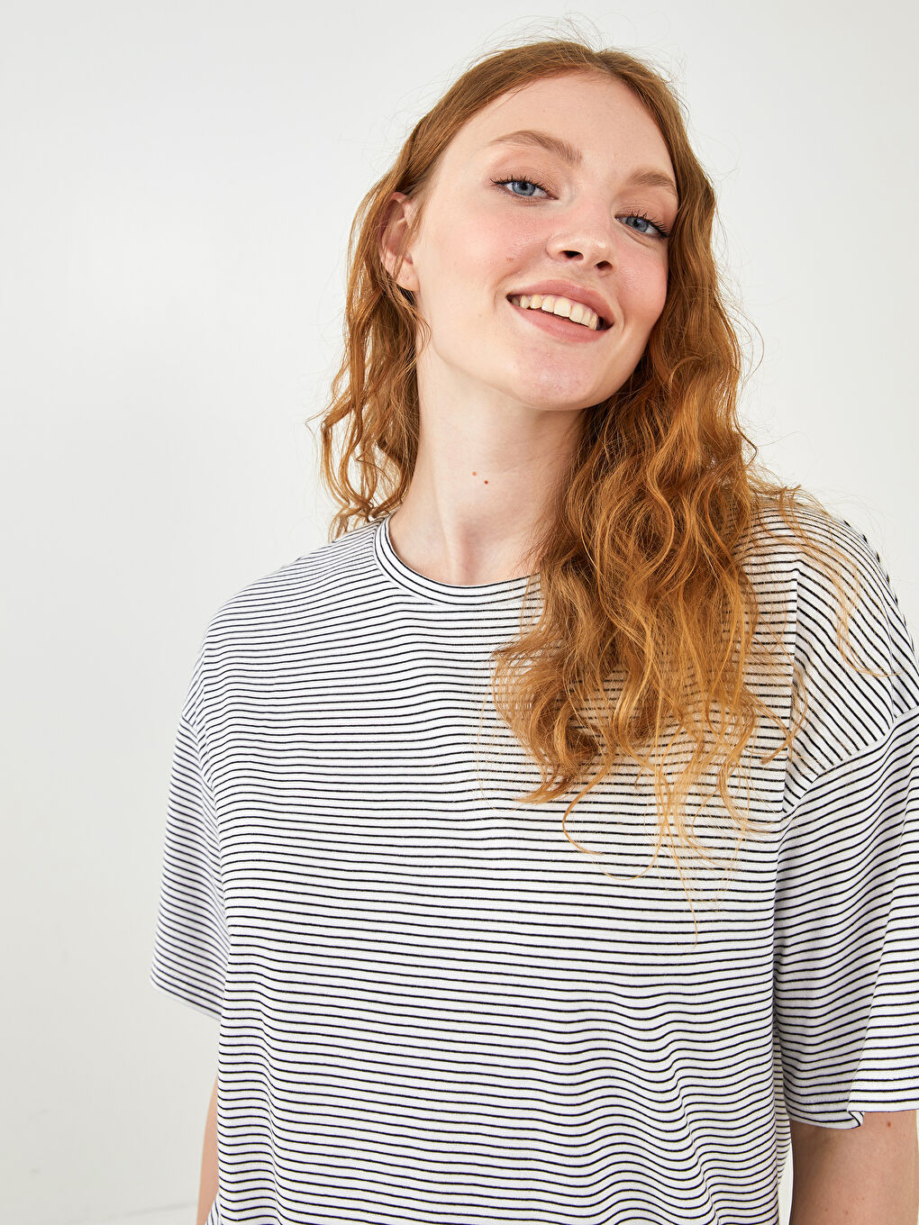 Siyah Büyük Beden Bisiklet Yaka Çizgili Kısa Kollu Kadın Tişört-4