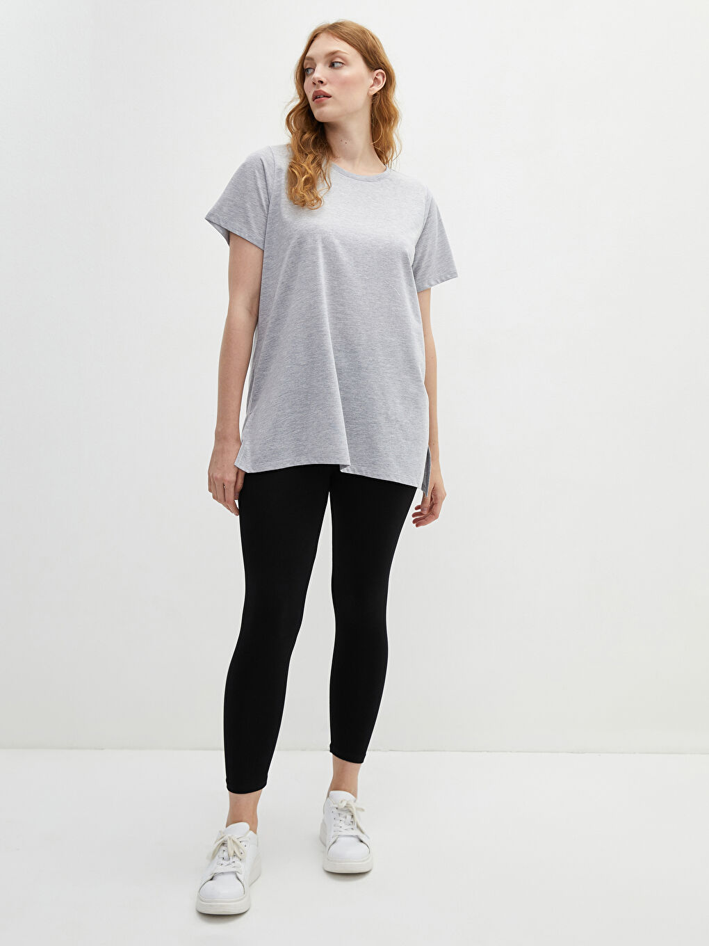 Gri Büyük Beden Bisiklet Yaka Düz Kısa Kollu Kadın Tişört-2