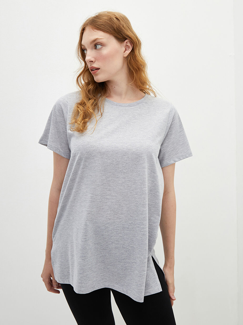 Gri Büyük Beden Bisiklet Yaka Düz Kısa Kollu Kadın Tişört-1