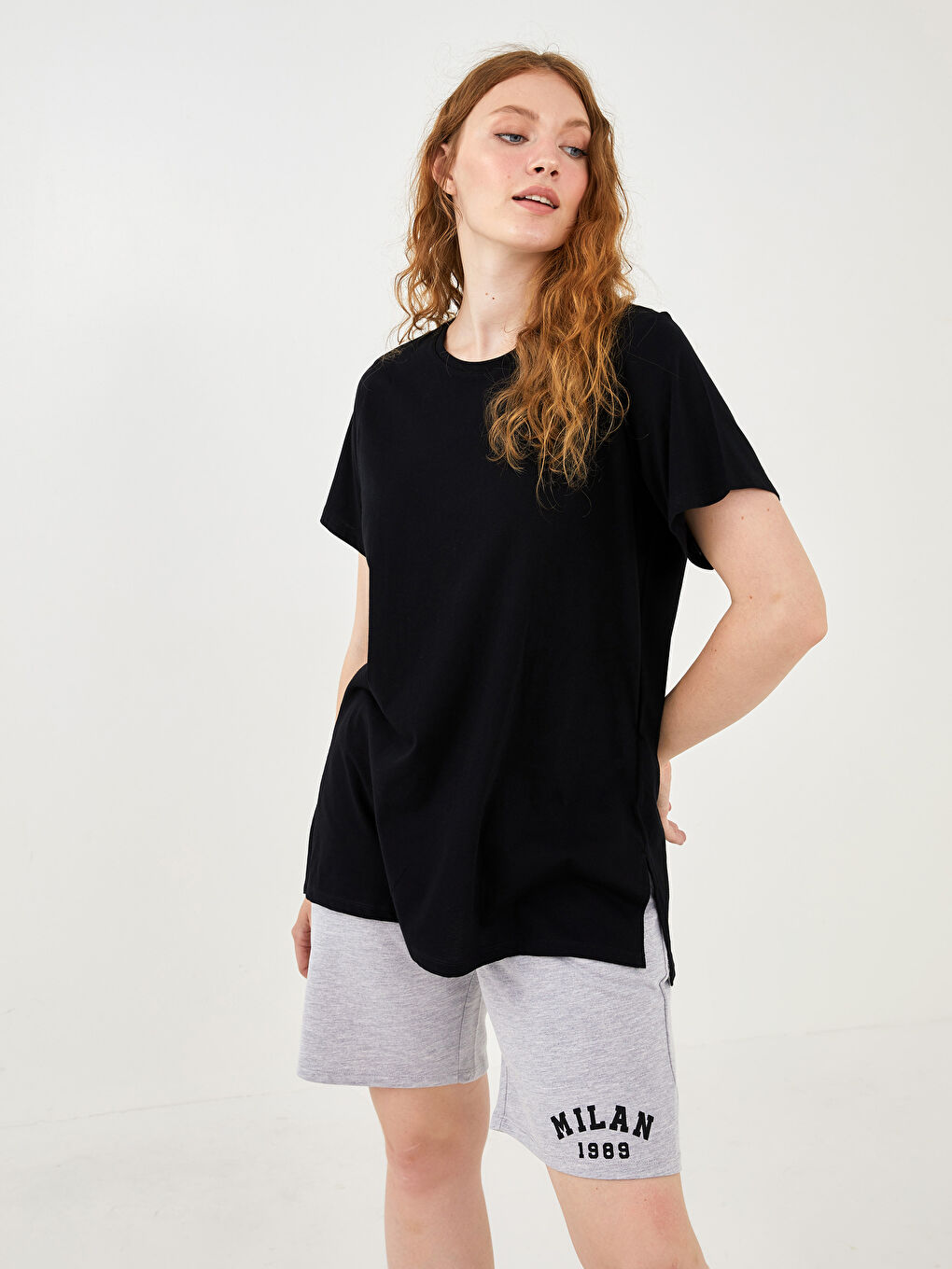 Siyah Büyük Beden Bisiklet Yaka Düz Kısa Kollu Kadın Tişört-1