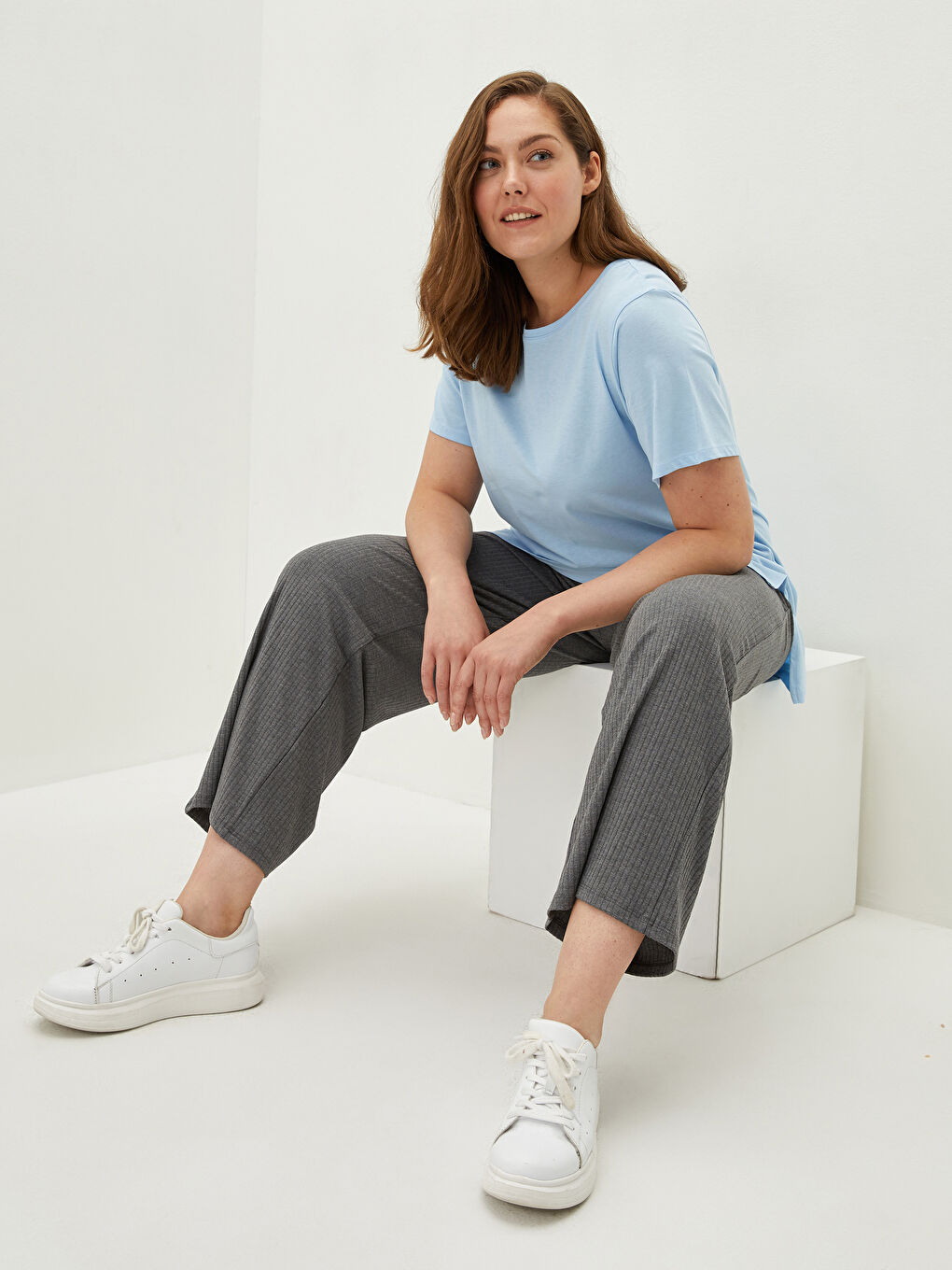 Mavi Büyük Beden Bisiklet Yaka Düz Kısa Kollu Kadın Tişört-1