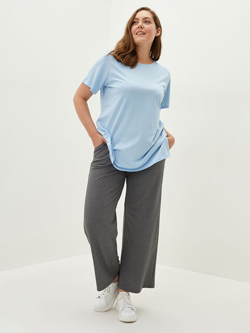 Mavi Büyük Beden Bisiklet Yaka Düz Kısa Kollu Kadın Tişört-3