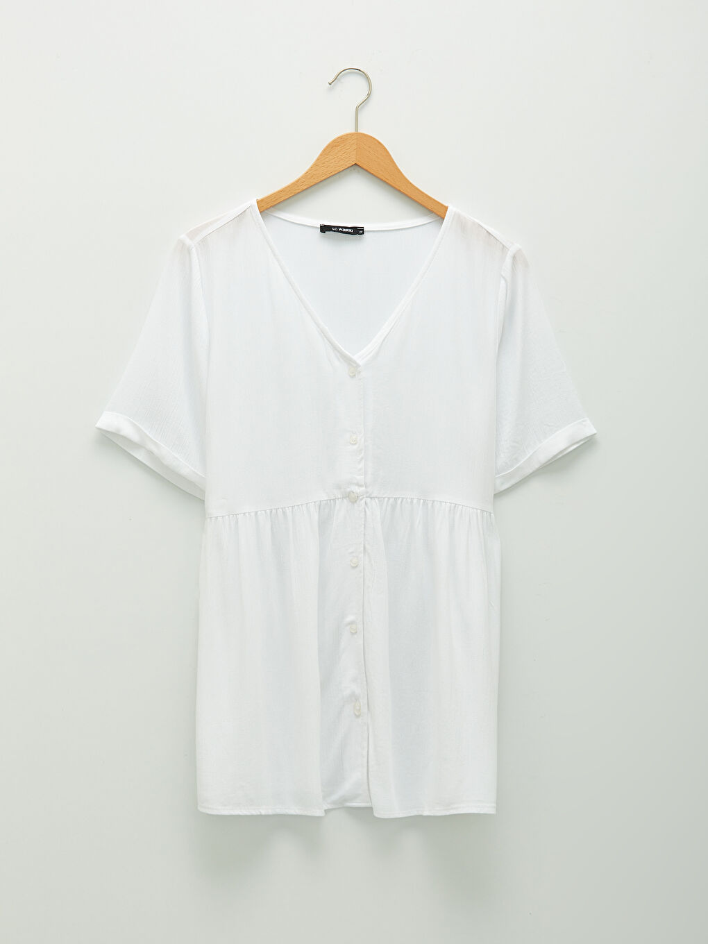 Beyaz Büyük Beden V Yaka Düz Önden Düğmeli Kısa Kollu Viskon Kadın Gömlek-10