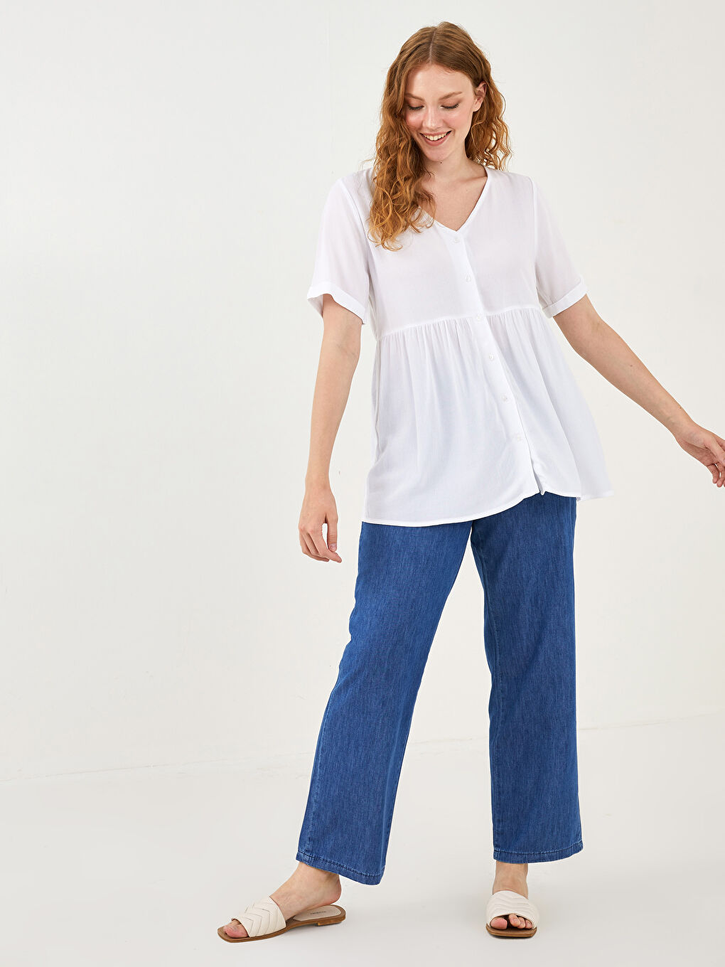 Beyaz Büyük Beden V Yaka Düz Önden Düğmeli Kısa Kollu Viskon Kadın Gömlek-6