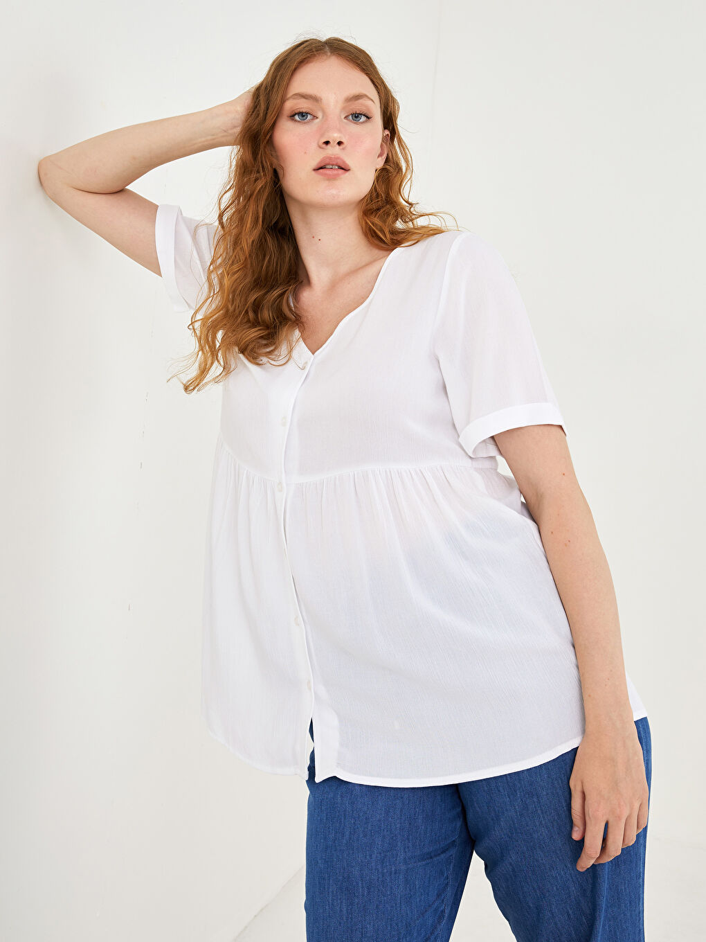 Beyaz Büyük Beden V Yaka Düz Önden Düğmeli Kısa Kollu Viskon Kadın Gömlek