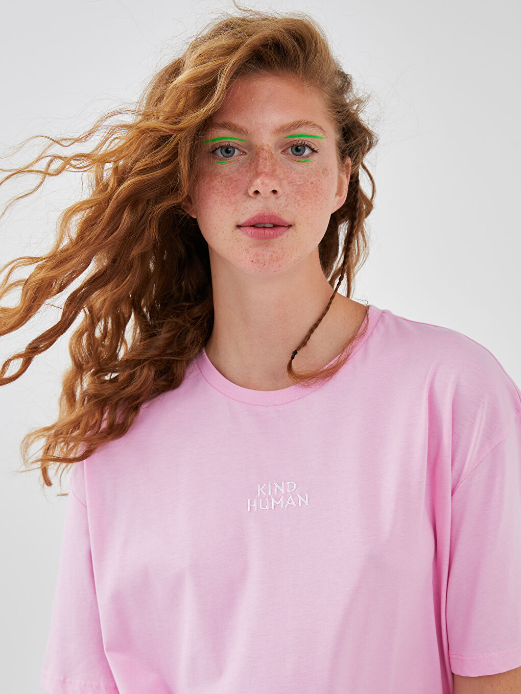 فستان نسائي برقبة دائرية مطبوع بأكمام قصيرة من القطن-1