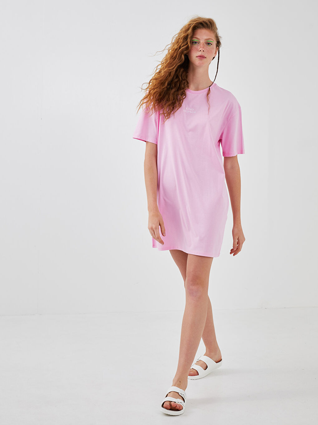 فستان نسائي برقبة دائرية مطبوع بأكمام قصيرة من القطن-2