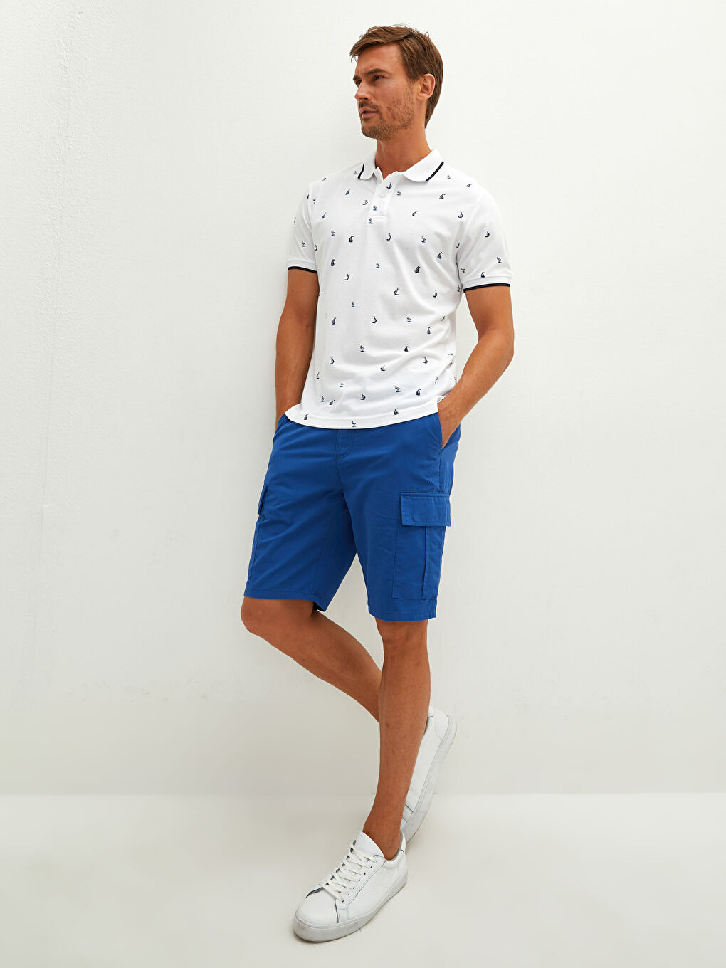 Beyaz Polo Yaka Kısa Kollu Desenli Erkek Tişört-2