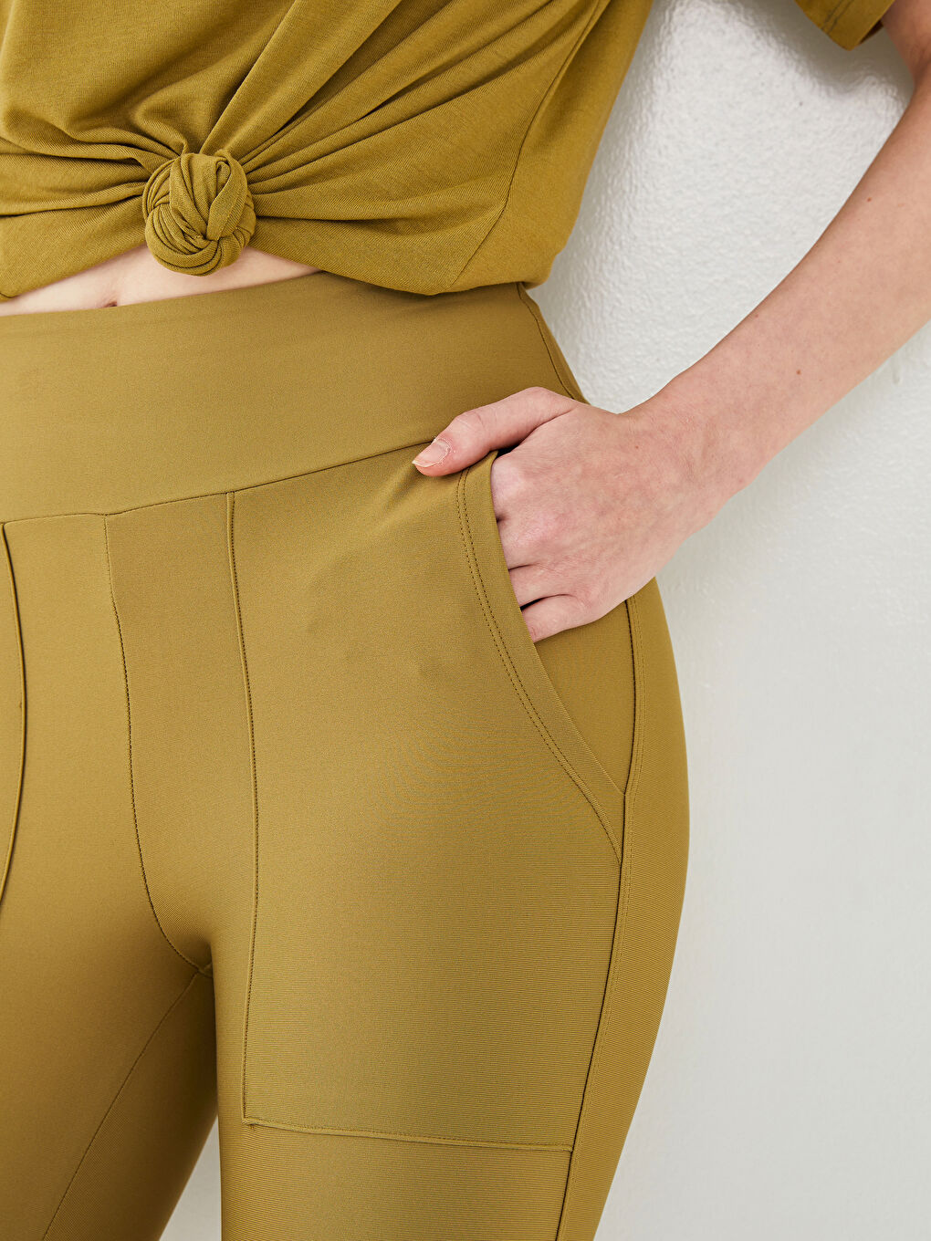 Leggings de Sport pour Femmes Droits à Poches et Taille Élastiquée-3