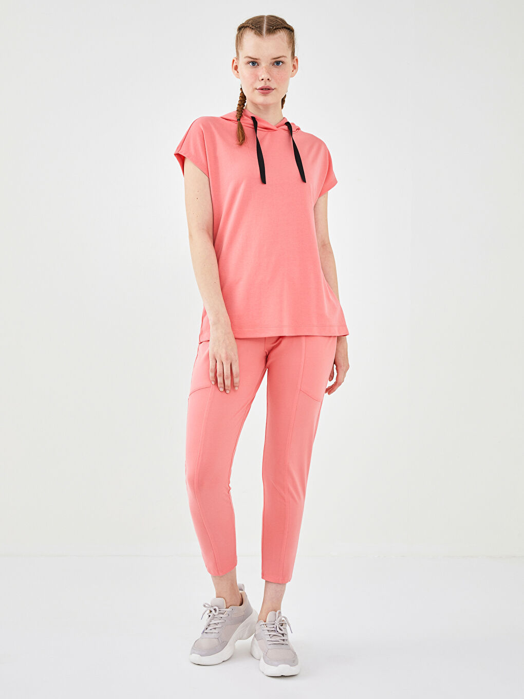 Mercan Kapüşon Yaka Baskılı Kısa Kollu Kadın Spor Tişört-6