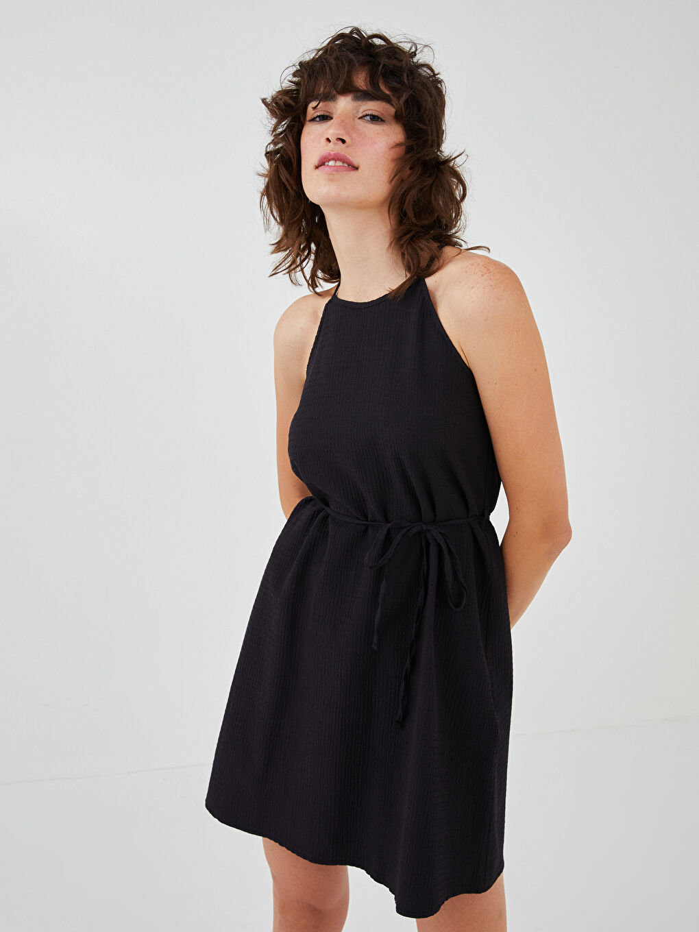 Siyah Bisiklet Yaka Düz Kolsuz A Kesim Kadın Elbise-1