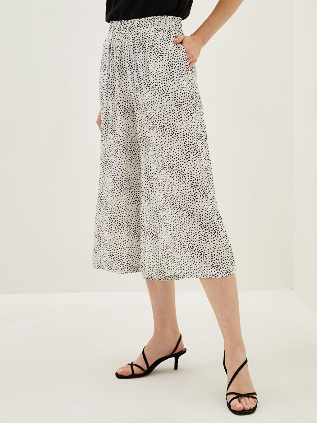 Elastic Waist Patterned Pocket Detailed Leather Jacket Women's Capri-3