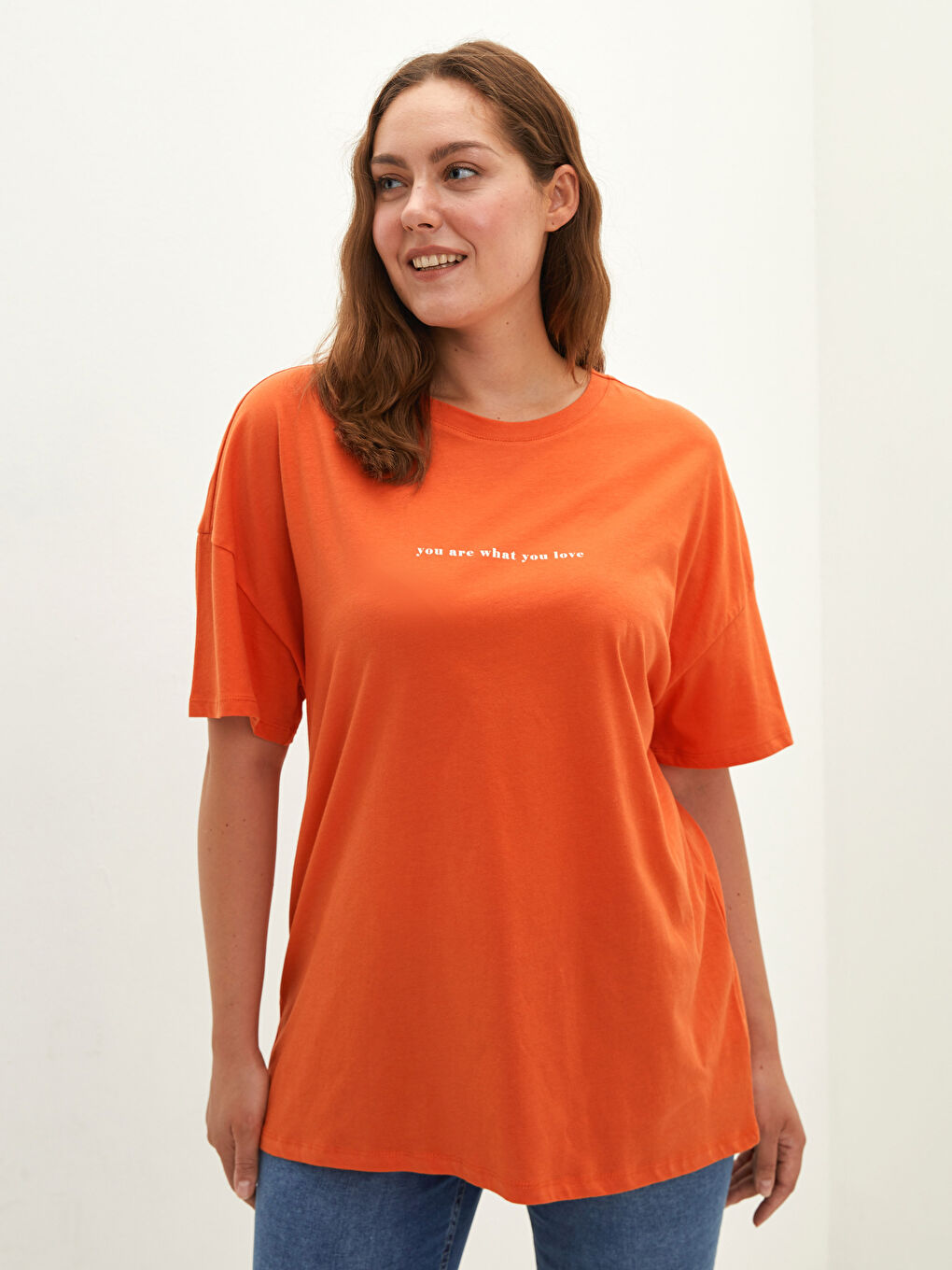 Turuncu Büyük Beden Bisiklet Yaka Baskılı Kısa Kollu Pamuklu Kadın Tişört