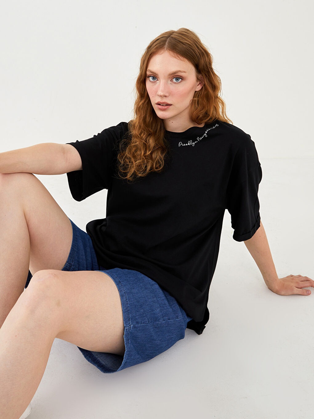 Siyah Büyük Beden Bisiklet Yaka Baskılı Kısa Kollu Pamuklu Kadın Tişört-1