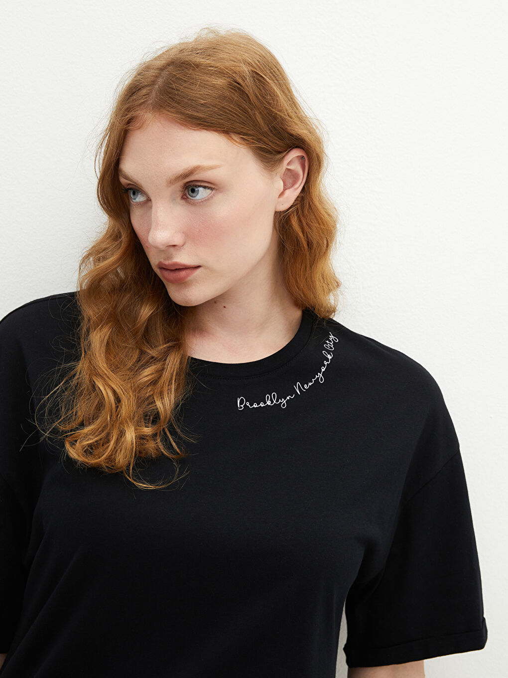 Siyah Büyük Beden Bisiklet Yaka Baskılı Kısa Kollu Pamuklu Kadın Tişört