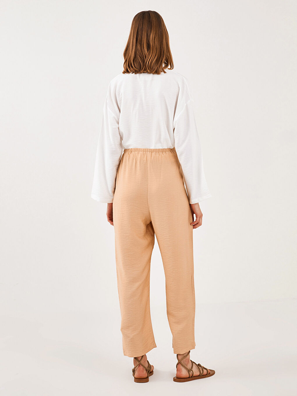 Bej Beli Lastikli Bol Fit Cep Detaylı Kadın Harem Pantolon-3