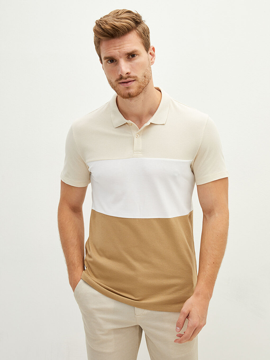 Bej Polo Yaka Kısa Kollu Renk Bloklu Erkek Tişört-1