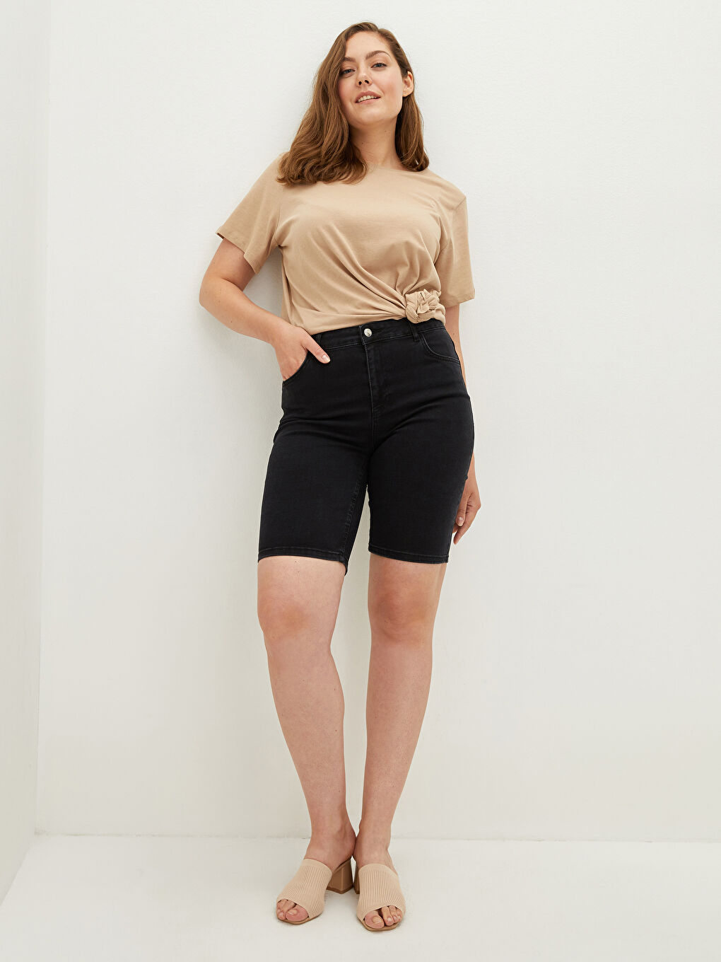 Plus Size Standard Fit Pocket Detailed Women's Rodeo Jean Shorts