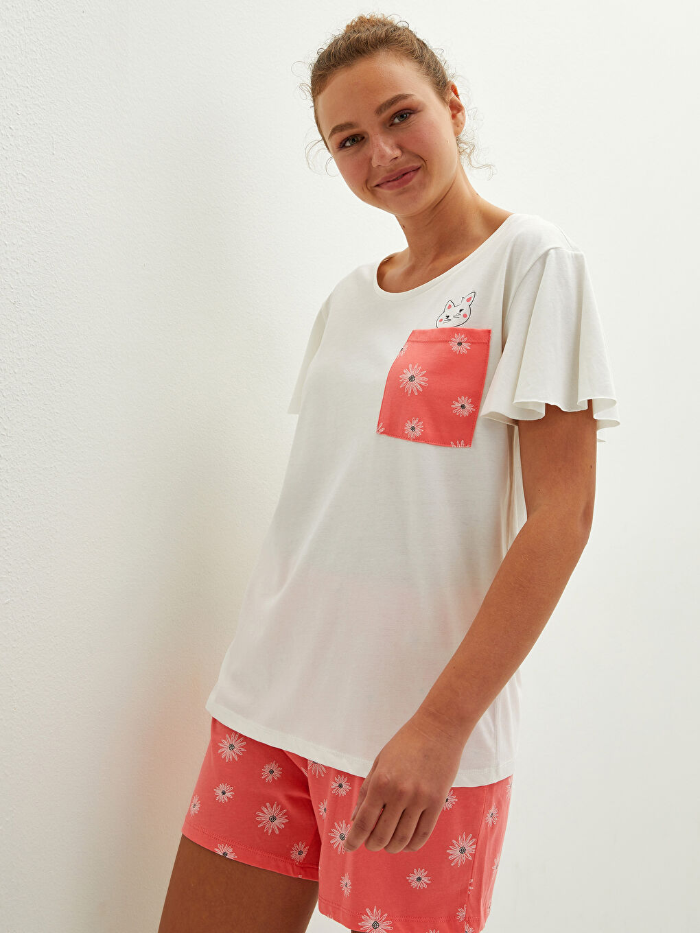 Mercan Bisiklet Yaka Çiçekli Kısa Kollu Pamuklu Kadın Şortlu Pijama Takımı-1