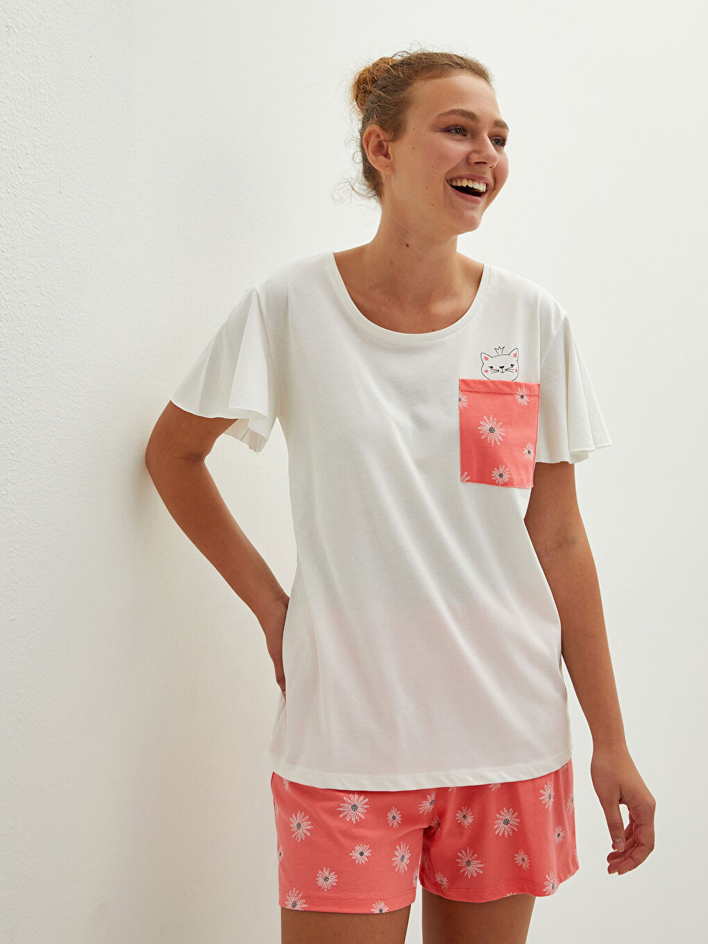 Mercan Bisiklet Yaka Çiçekli Kısa Kollu Pamuklu Kadın Şortlu Pijama Takımı-2