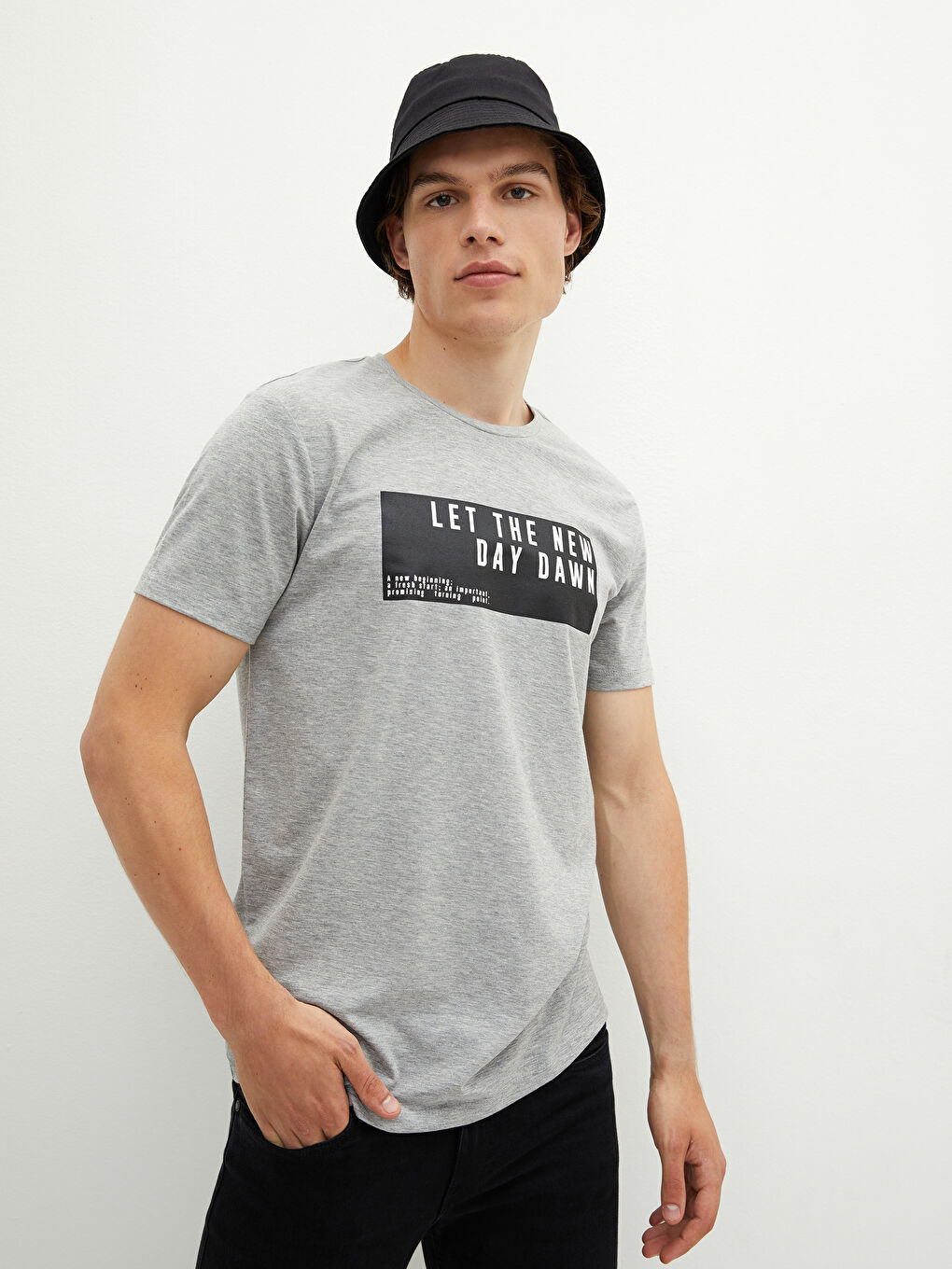 Gri Bisiklet Yaka Kısa Kollu Baskılı Penye Erkek Tişört