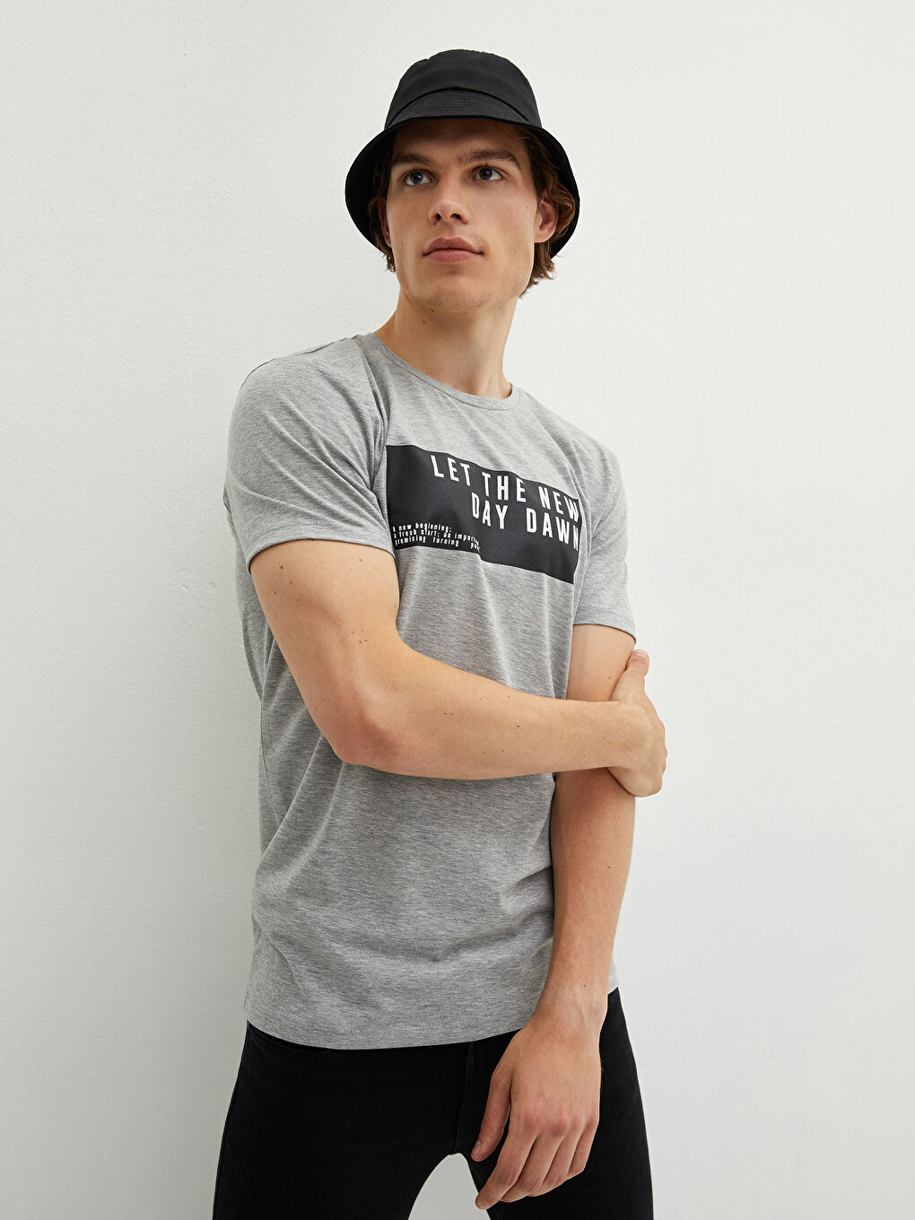 Gri Bisiklet Yaka Kısa Kollu Baskılı Penye Erkek Tişört-1