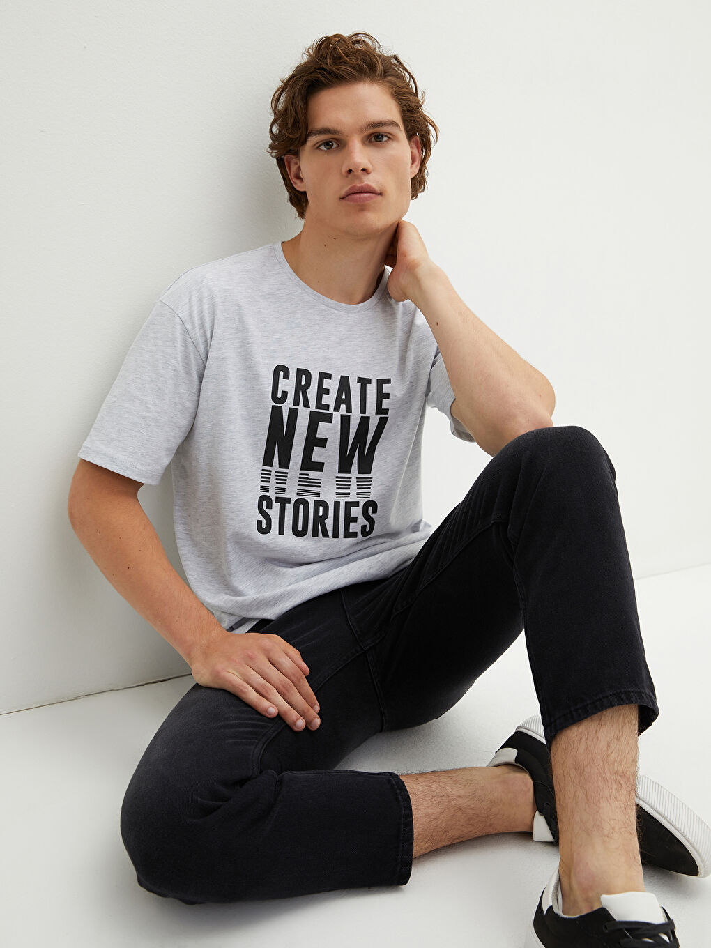 Gri Bisiklet Yaka Kısa Kollu Baskılı Penye Erkek Tişört