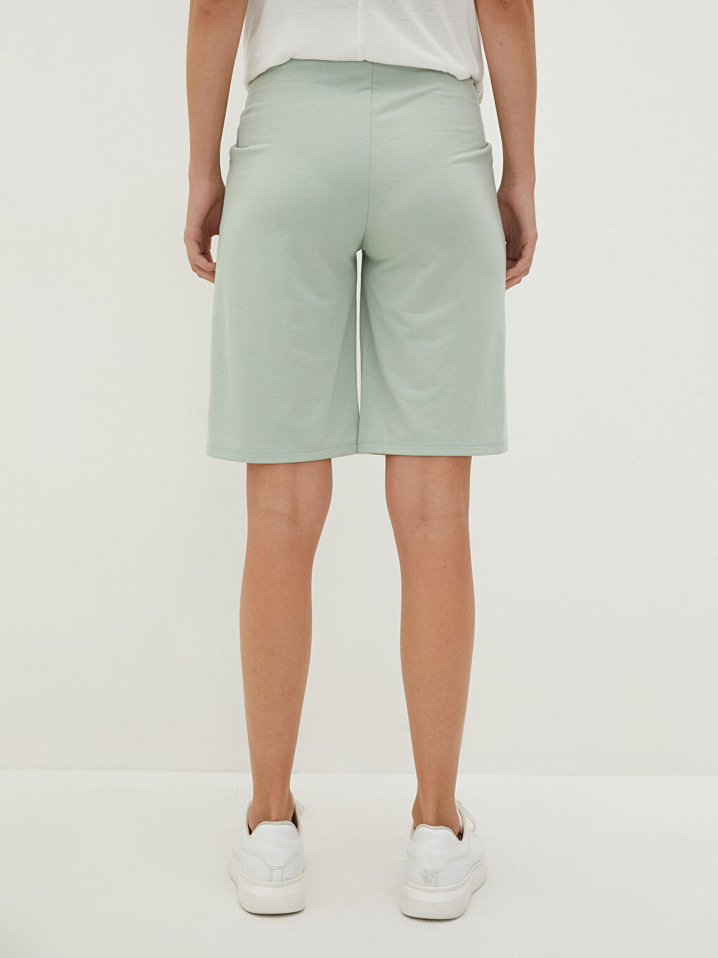 Short Maternité Détail Poches Droites Taille Élastiquée-3