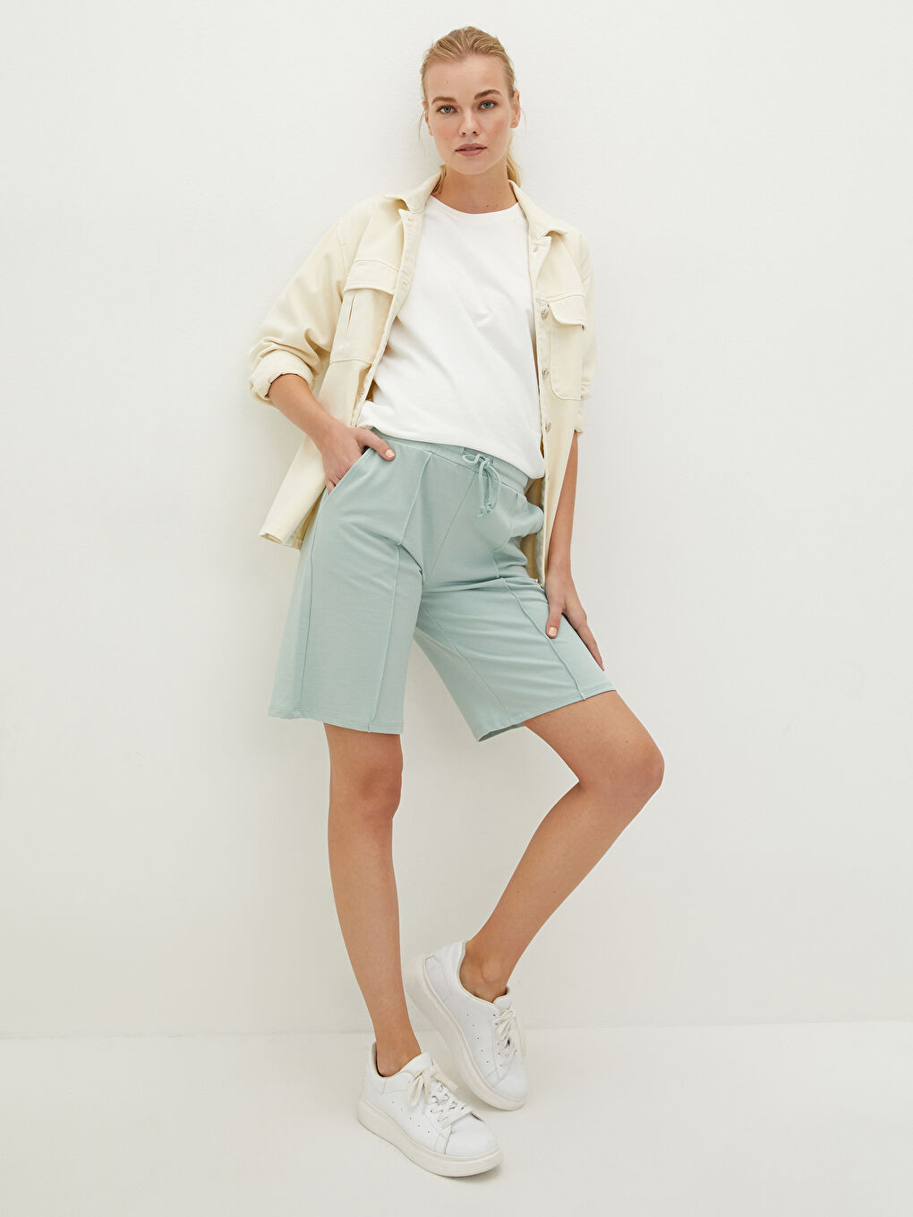 Elastic Waist Straight Pocket Detailed Maternity Shorts-2