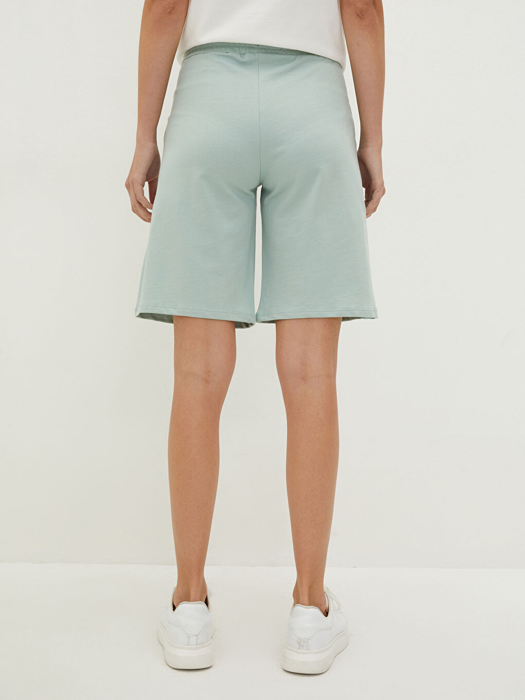 Elastic Waist Straight Pocket Detailed Maternity Shorts-4