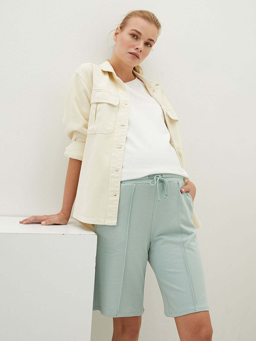 Elastic Waist Straight Pocket Detailed Maternity Shorts