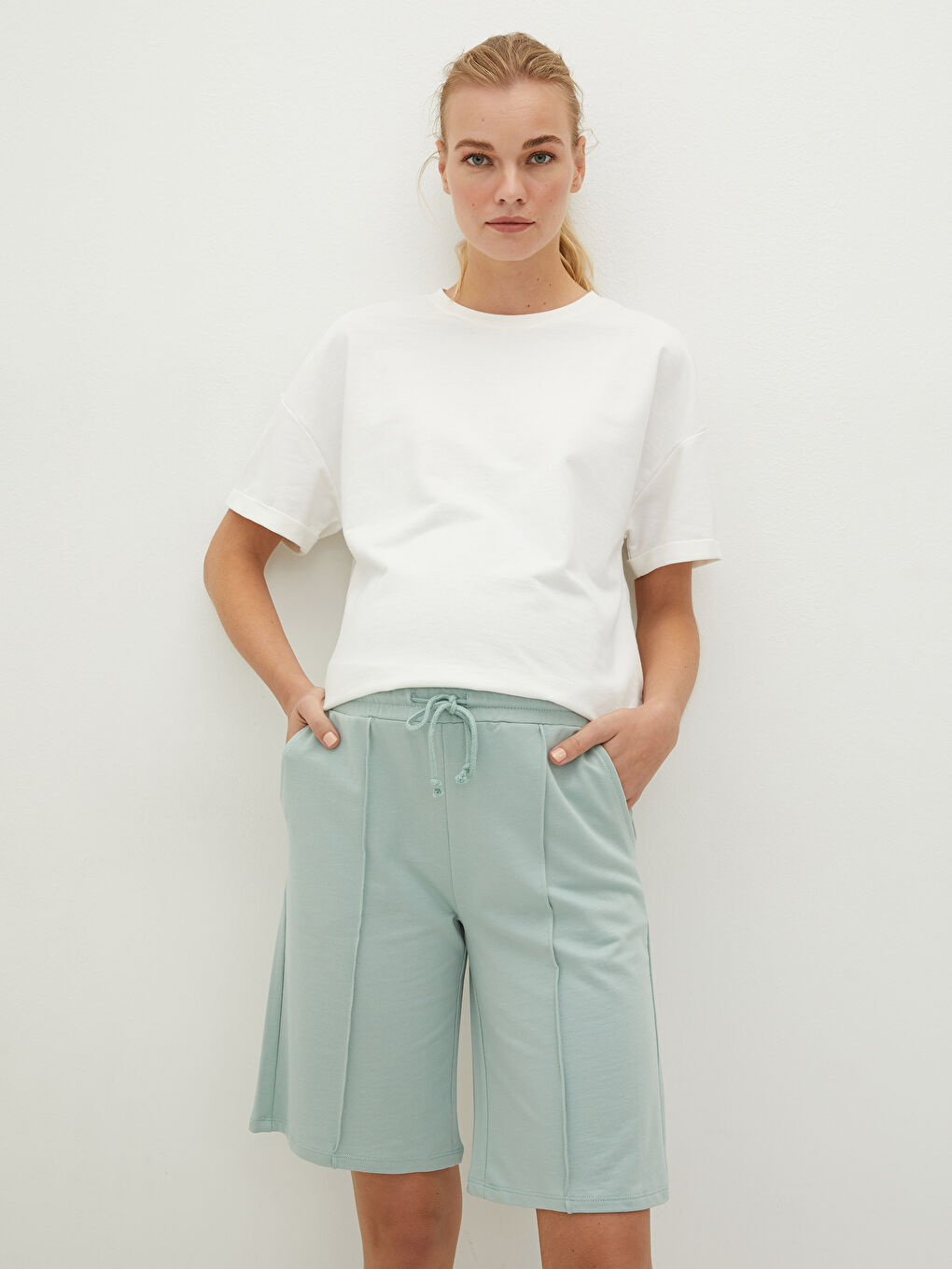 Elastic Waist Straight Pocket Detailed Maternity Shorts-1