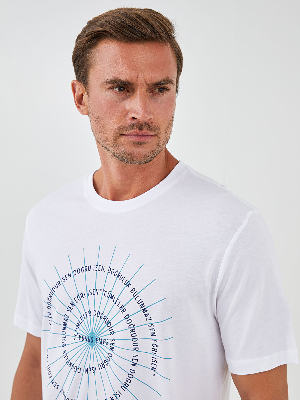 Beyaz Bisiklet Yaka Kısa Kollu Yunus Emre Söz Baskılı Penye Erkek Tişört-2