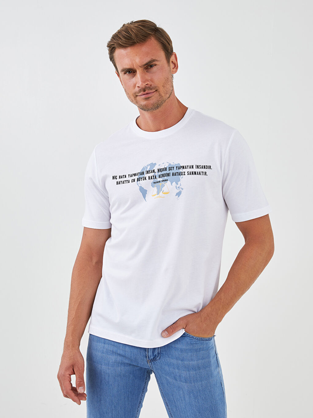Beyaz Bisiklet Yaka Kısa Kollu Yunus Emre Söz Baskılı Penye Erkek Tişört-1