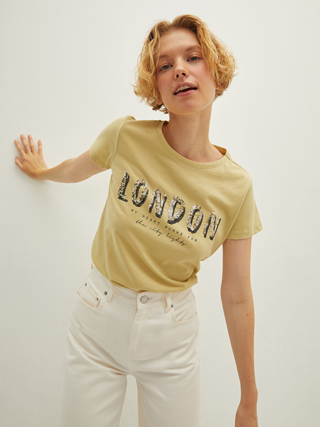 Haki Bisiklet Yaka Pul Payet Baskılı Kısa Kollu Kadın Tişört