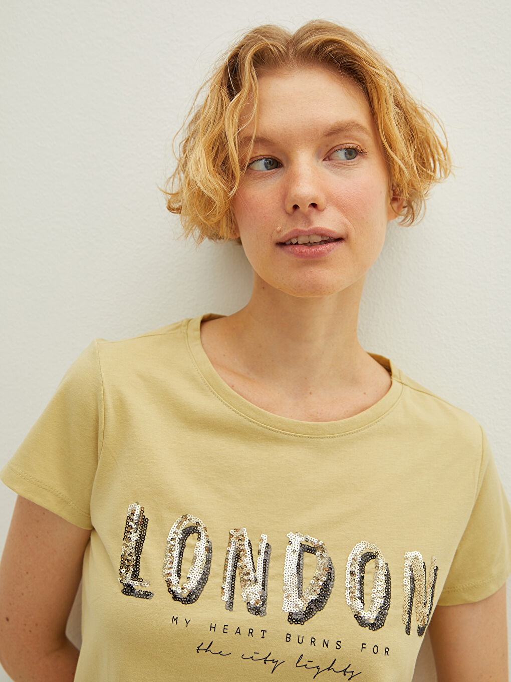 Haki Bisiklet Yaka Pul Payet Baskılı Kısa Kollu Kadın Tişört-2