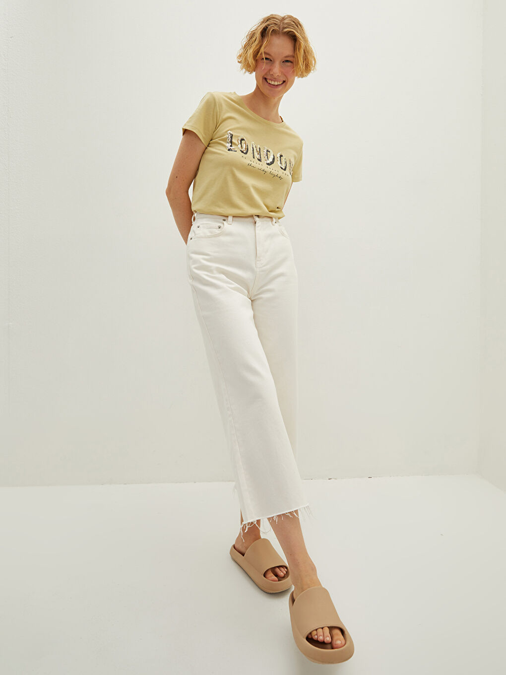 Haki Bisiklet Yaka Pul Payet Baskılı Kısa Kollu Kadın Tişört-3