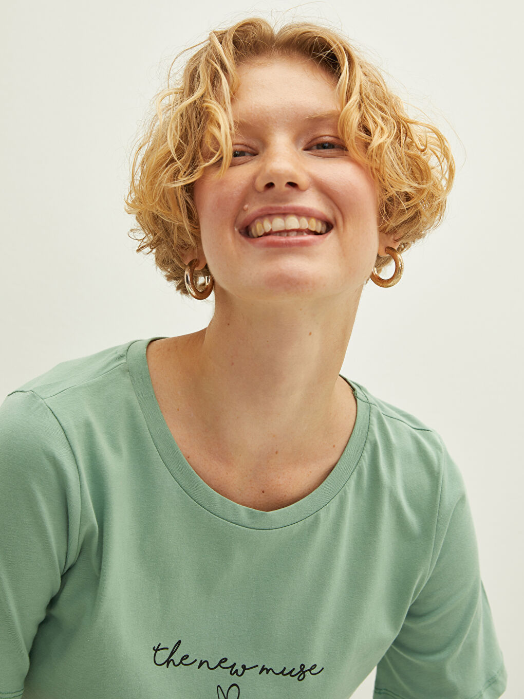 تونيك نسائي برقبة دائرية مطبوع بأكمام قصيرة من القطن-3