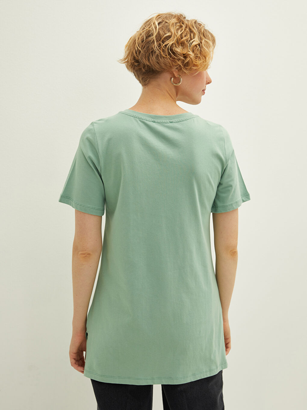 تونيك نسائي برقبة دائرية مطبوع بأكمام قصيرة من القطن-4