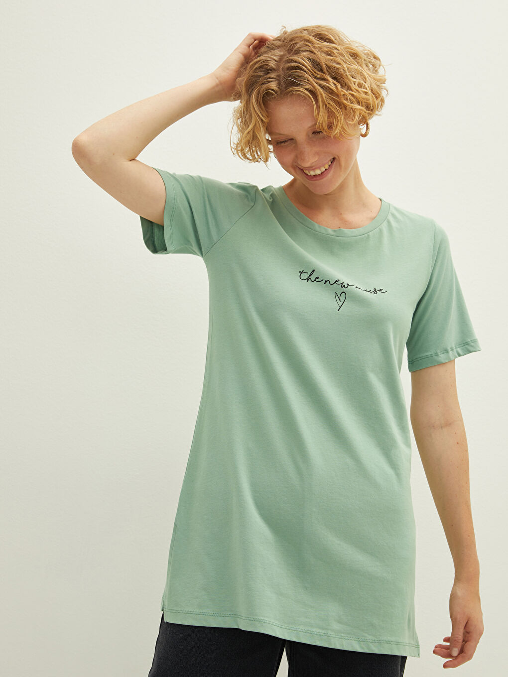 تونيك نسائي برقبة دائرية مطبوع بأكمام قصيرة من القطن-1