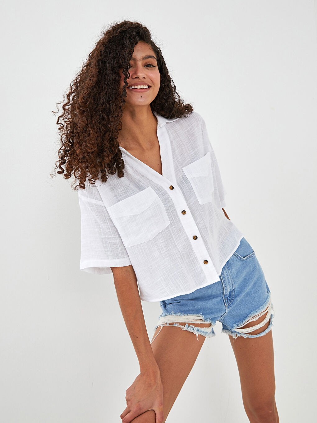 İndigo Yüksek Bel Mom Fit Cepli Yırtık Detaylı Kadın Rodeo Jean Şort-3