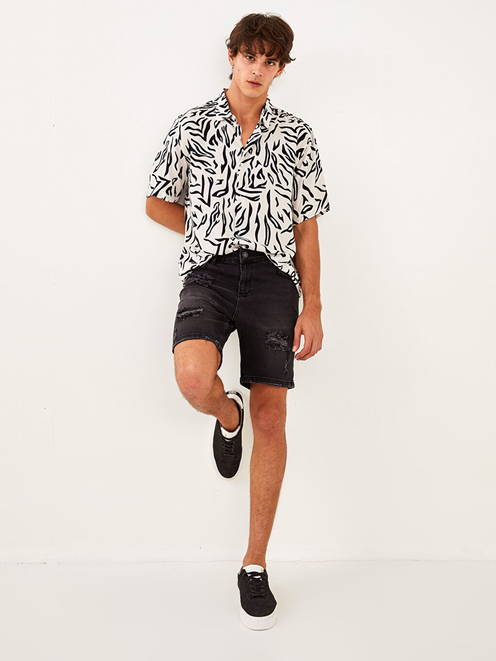 شورت جينز رجالي بقصة عادية