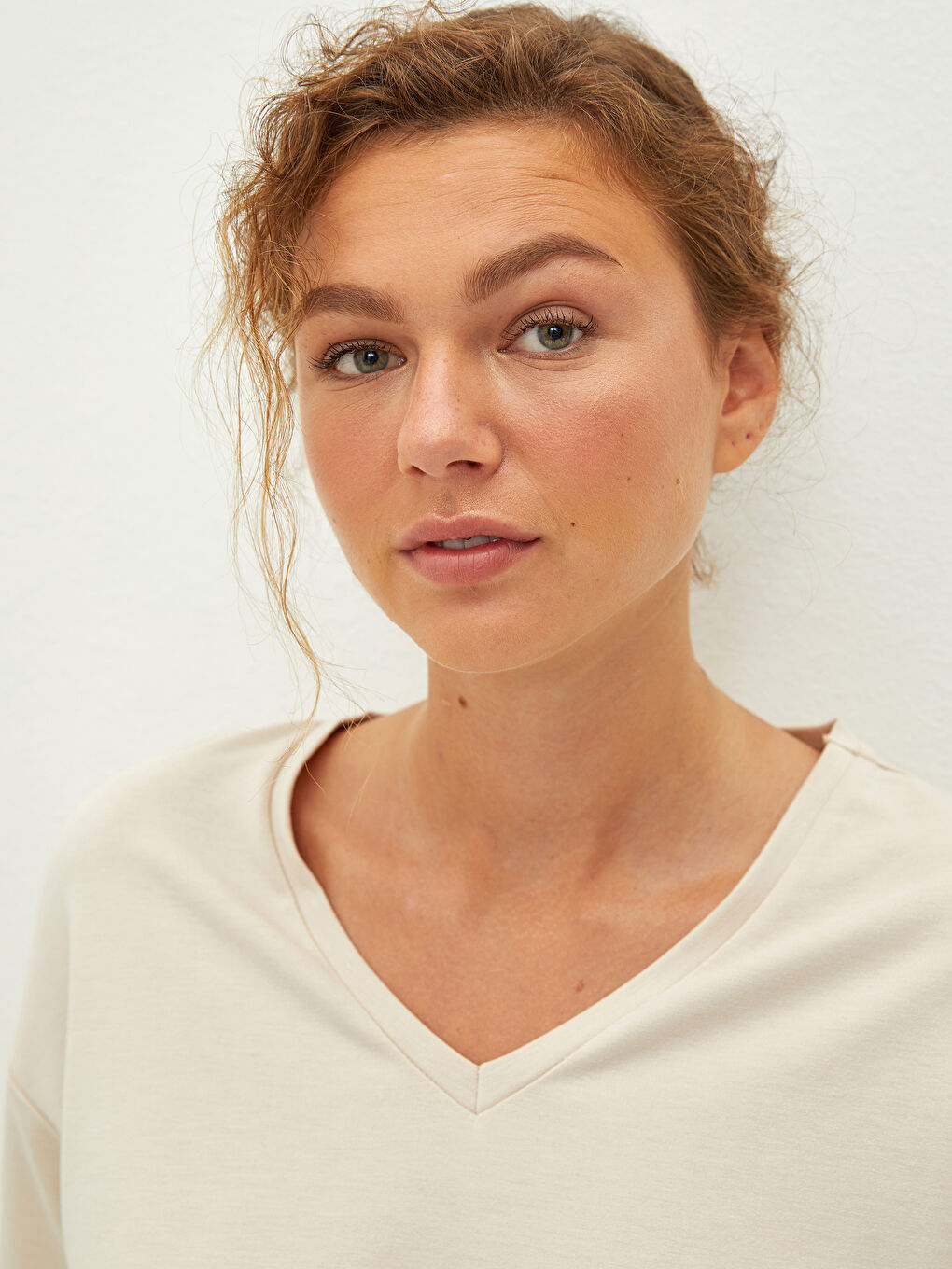 Gri V Yaka Düz Kısa Kollu Kadın Crop-2