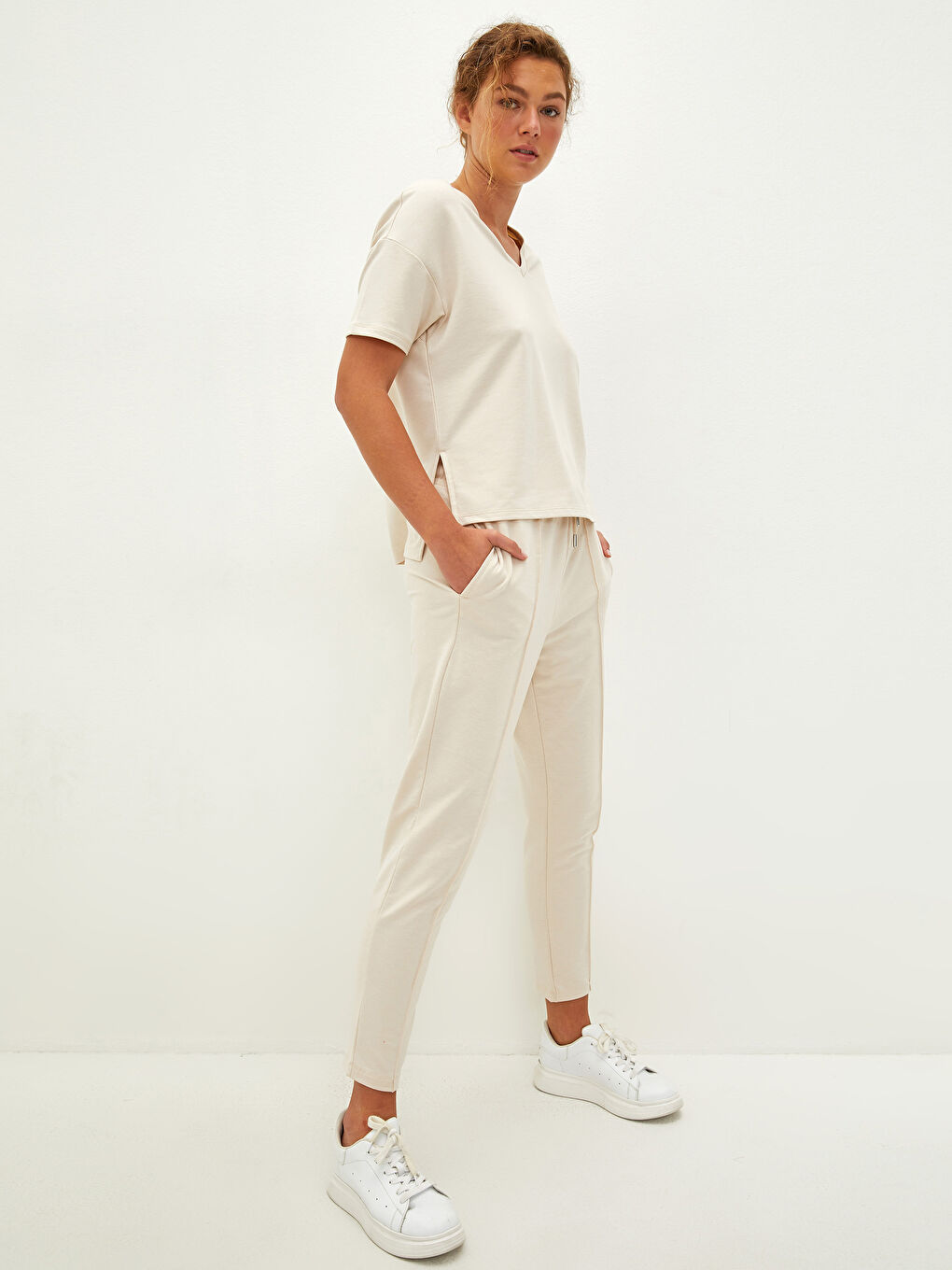 Gri V Yaka Düz Kısa Kollu Kadın Crop-3