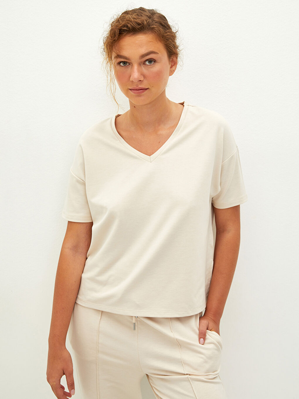 Gri V Yaka Düz Kısa Kollu Kadın Crop